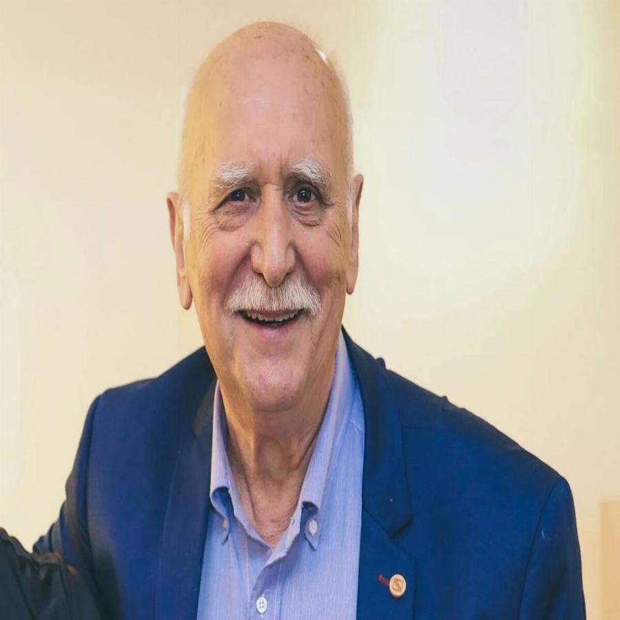 Πέρασε απαρατήρητος ο Γιώργος Παπαδάκης: Διέρρευσε 23 χρόνια μετά η σκηνή στο «Κων/νου και Ελένης» που έπαιζε ο δημοσιογράφος