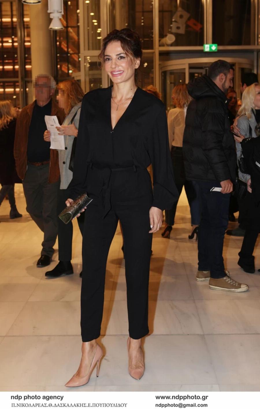 Ξεπερνάει και τις 20αρες: Σούσουρο με τις πόζα της στη παραλία, η Δήμητρα Ματσούκα στα 49 της έχει κορμί έφηβης