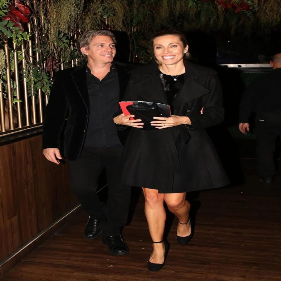 Δεν πήρε κανείς τα μάτια του από πάνω της: Η Μαριέττα Χρουσαλά «έσκασε» στα μπουζούκια με πανάκριβα ρούχα και αποθεώθηκε