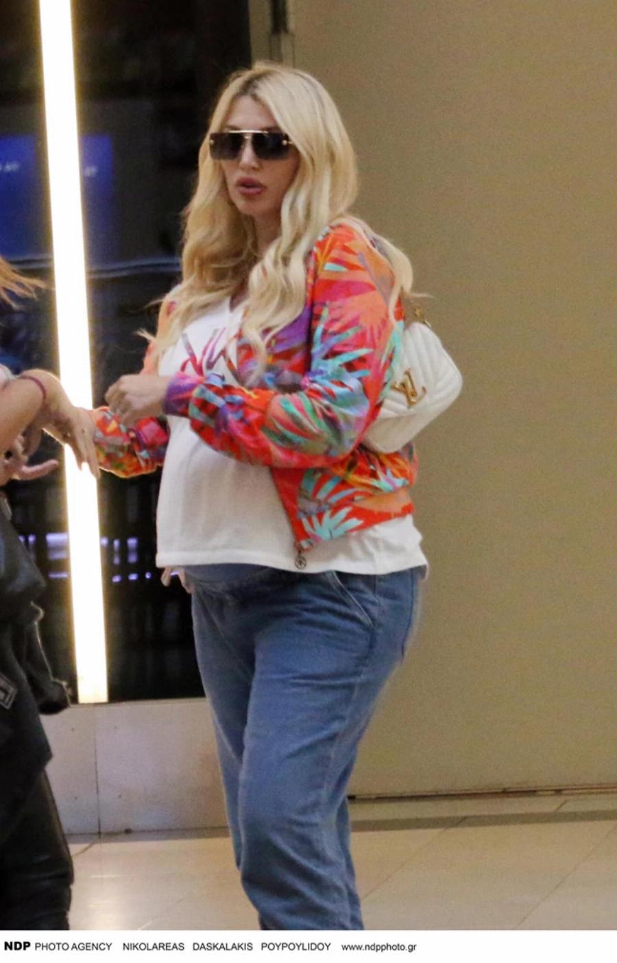 Αποκαλύφθηκε το όνομα που θα δώσει η Κωνσταντίνα Σπυροπούλου στον γιο της – Ο πρώτος θηλασμός και το εξιτήριο