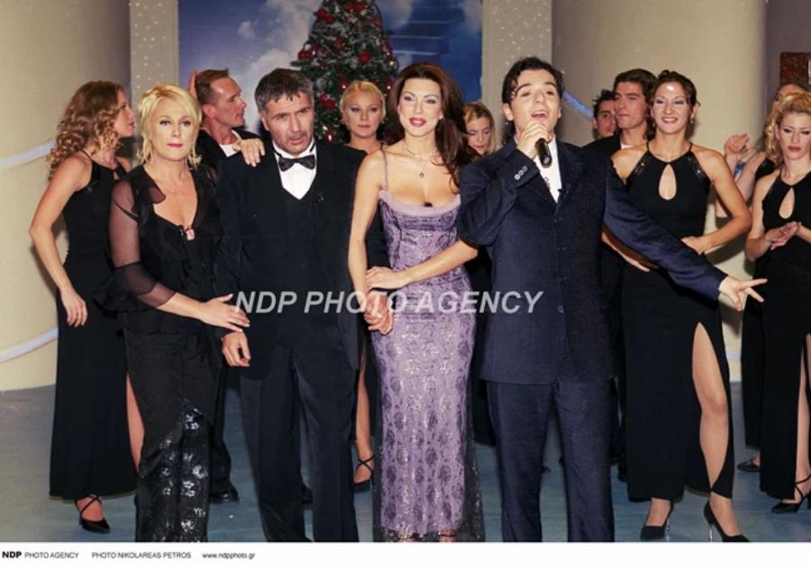 Άφησαν εποχή αυτές οι Πρωτοχρονιές: Τα επικά ρεβεγιόν της Ρούλας Κορομηλά και η αλησμόνητη πρόταση γάμου Σχοινά σε Γαρμπή