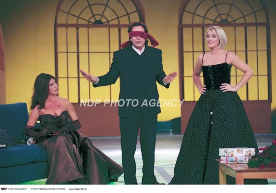 Άφησαν εποχή αυτές οι Πρωτοχρονιές: Τα επικά ρεβεγιόν της Ρούλας Κορομηλά και η αλησμόνητη πρόταση γάμου Σχοινά σε Γαρμπή