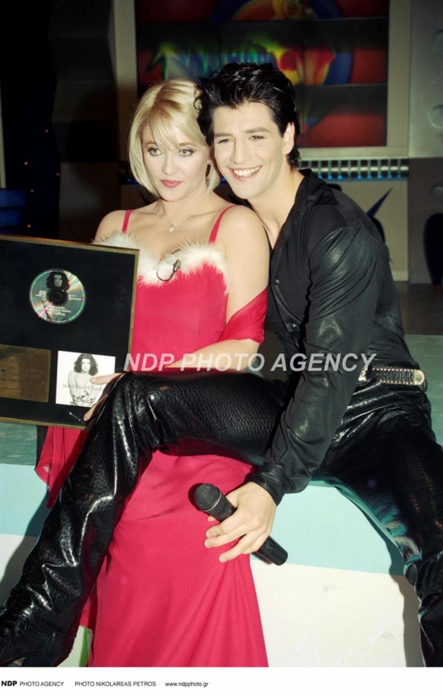 Άφησαν εποχή αυτές οι Πρωτοχρονιές: Τα επικά ρεβεγιόν της Ρούλας Κορομηλά και η αλησμόνητη πρόταση γάμου Σχοινά σε Γαρμπή