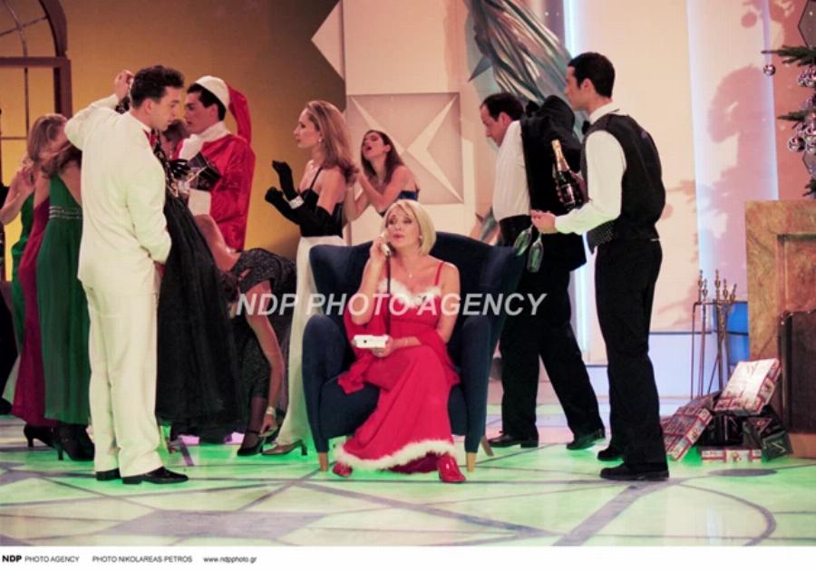 Άφησαν εποχή αυτές οι Πρωτοχρονιές: Τα επικά ρεβεγιόν της Ρούλας Κορομηλά και η αλησμόνητη πρόταση γάμου Σχοινά σε Γαρμπή