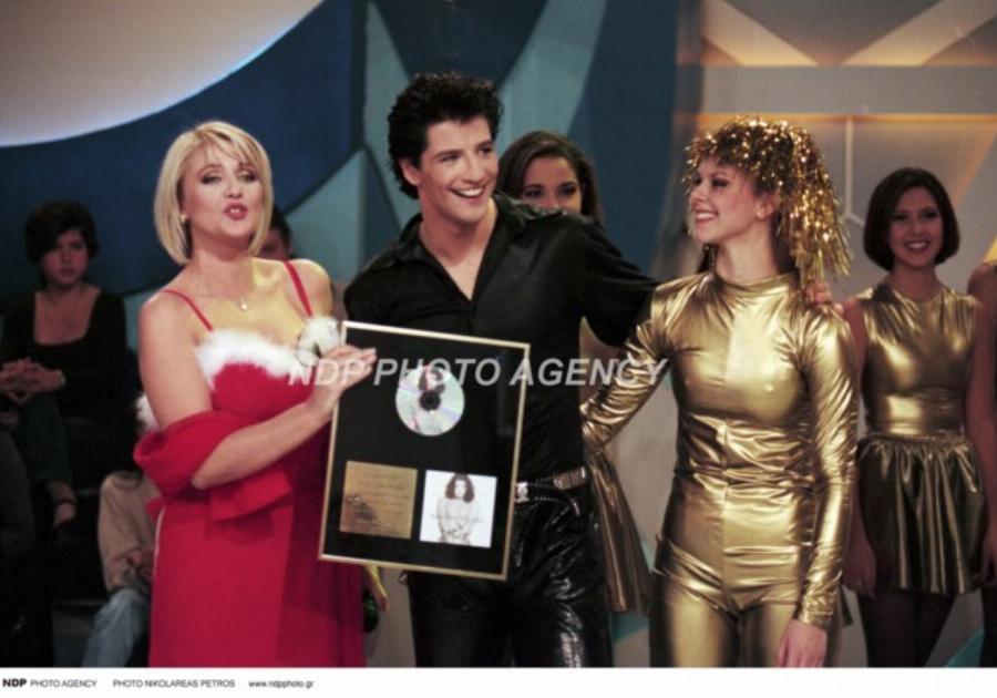 Άφησαν εποχή αυτές οι Πρωτοχρονιές: Τα επικά ρεβεγιόν της Ρούλας Κορομηλά και η αλησμόνητη πρόταση γάμου Σχοινά σε Γαρμπή