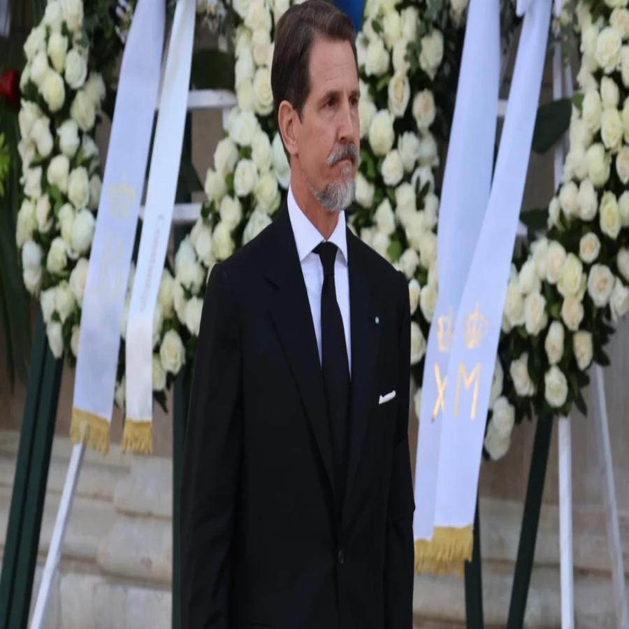 Κοστίζει όσο ένα αμάξι: Ειδική παραγγελία το πανάκριβο κοστούμι του Παύλου στην κηδεία