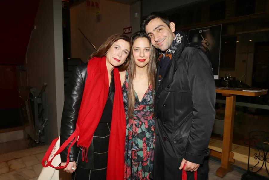 Γοητευτική, όμορφη και σικ στα 62: Η σπάνια εμφάνιση της Λίλας Καφαντάρη με την κόρη της