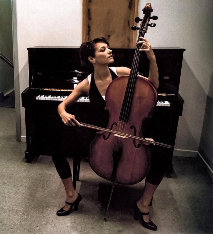 Η πιο όμορφη παίκτρια ριάλιτι: Η Μάρω Λύτρα του 2023 έχει ξεπεράσει αυτήν του 2007