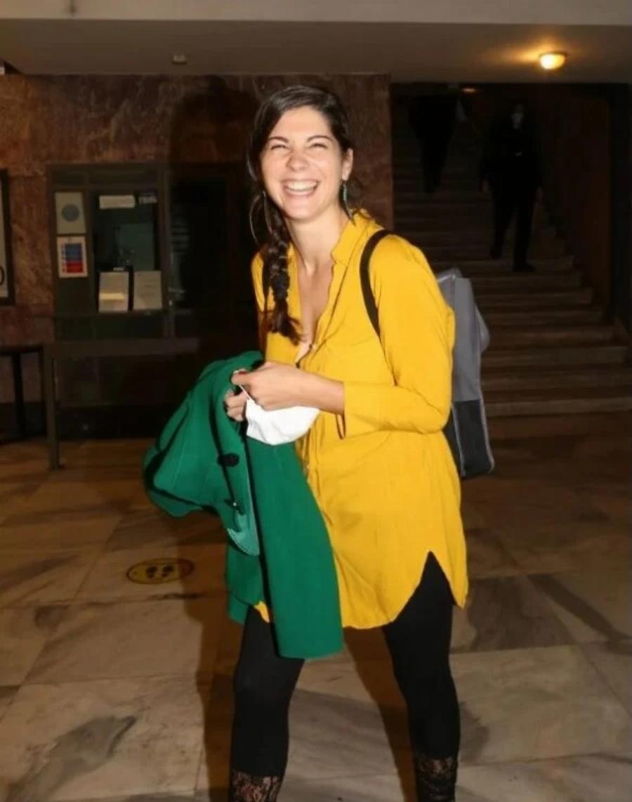 Ολόιδια η Ναταλία Τσαλίκη: Η κόρη του Γιάννη μπέζου και της ηθοποιοί είναι 32 ετών, μελαχρινή και ακολουθεί τα βήματα των διάσημων γονιών της