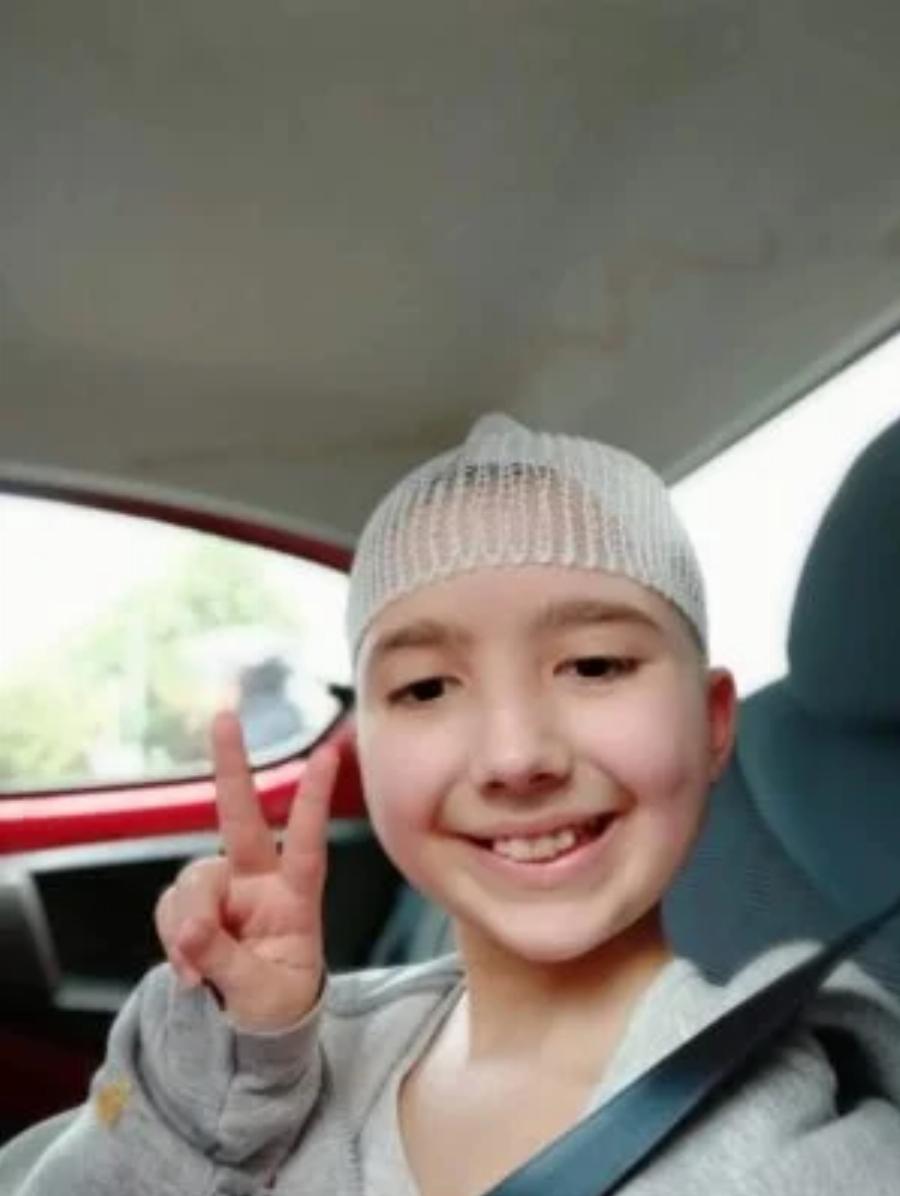 Η μικρή Ηλιάνα πάλεψε με τον καρκίνο και βγήκε νικήτρια: «6 χειρουργεία σε ένα χρόνο στο κεφάλι της 8χρονης κόρης μας»