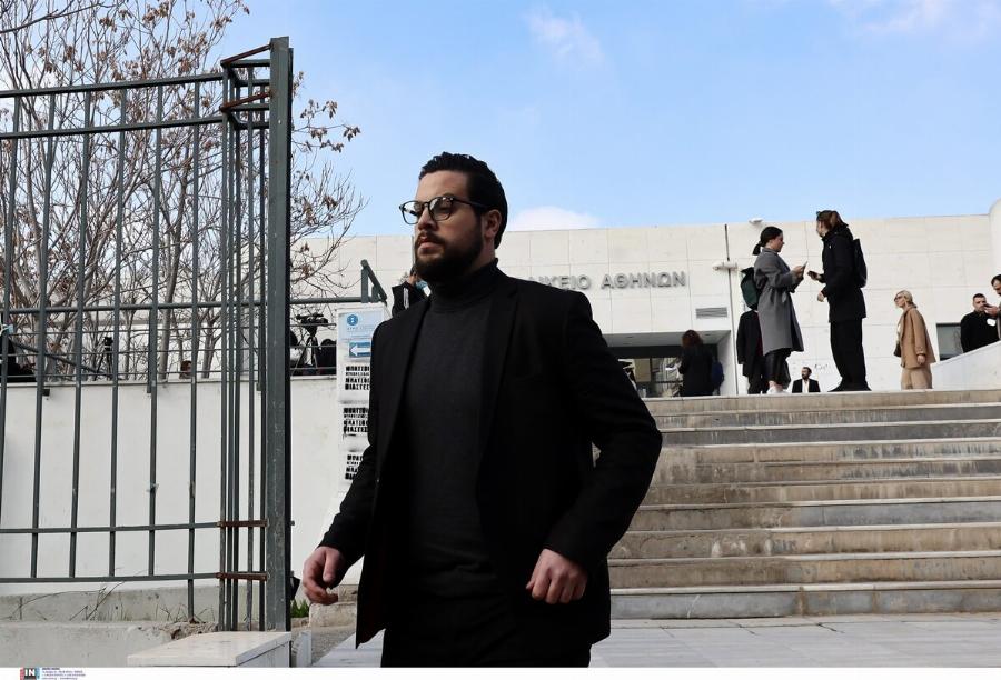 Ζητά επίσημα διαζύγιο από τη Ρούλα: Αγνώριστος ο Μάνος Δασκαλάκης στη δίκη της Πισπιρίγκου