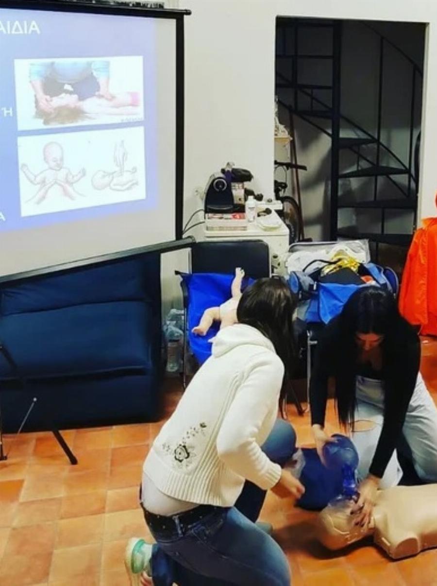 Μια ηρωίδα της διπλανής πόρτας: Φοιτήτρια από την Πάτρα έτρεξε να κάνει ΚΑΡΠΑ σε άνδρα που υπέστη ανακοπή και του έσωσε τη ζωή