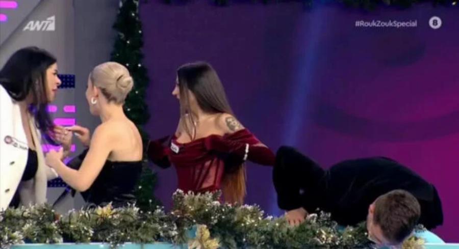 Χαμός στο εορταστικό Ρουκ Ζουκ με τον Fipster: Με μια κίνηση “διέλυσε” το πλατό και έμεινε άφωνη η Μακρυπούλια