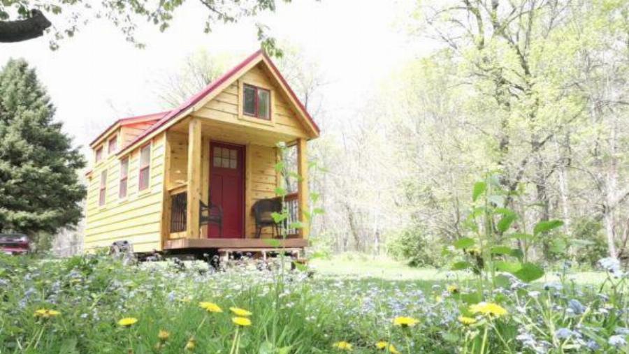 Πάει παντού και έχει όλες τις ανέσεις: Ο 21χρονος που έχτισε το δικό του σπίτι χωρίς δάνειο και το εσωτερικό του είναι ονειρικό