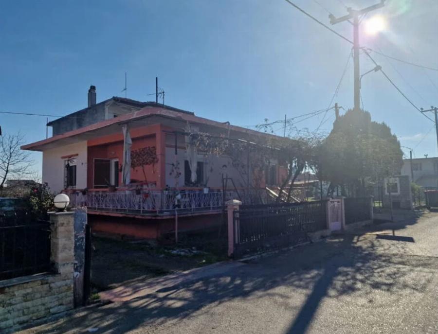 Συγκλονισμένος ο πατέρας του νεκρού μωρού στη Βέροια: «Το παιδί μου ήταν αγγελούδι, δεν με κάλεσαν στην κηδεία του – Δεν συνεννοούμασταν»