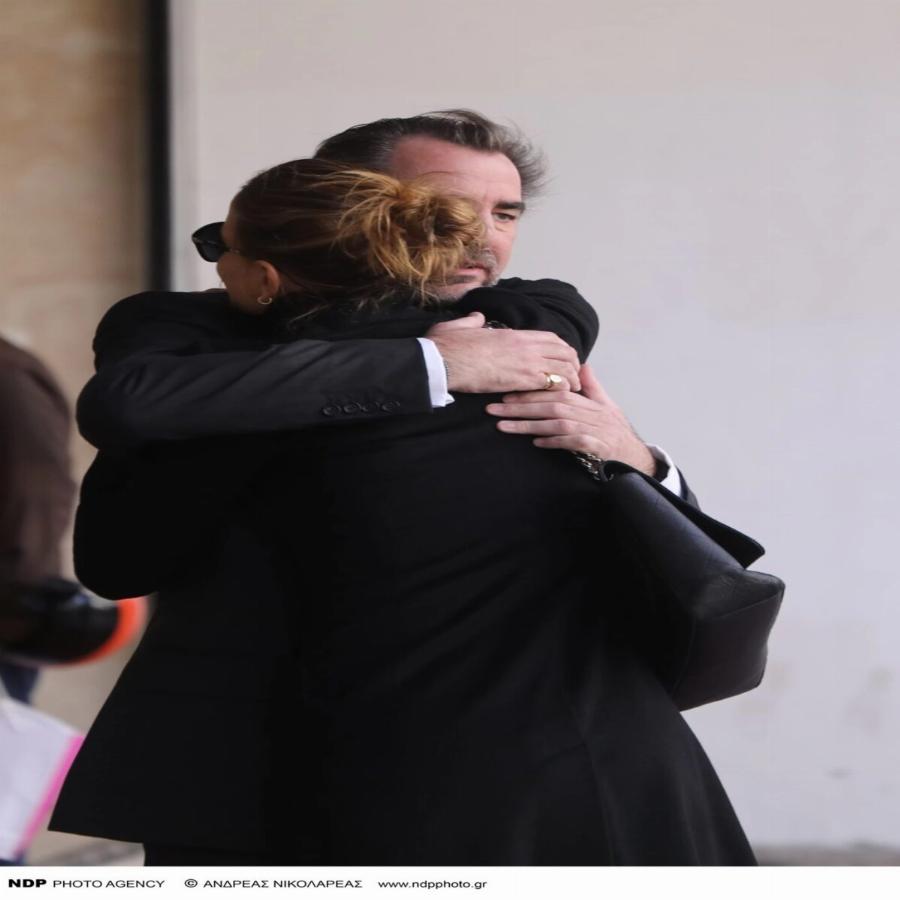 Με μπαστούνι και αθλητικά παπούτσια η Άννα Μαρία της Δανίας: «Μποτιλιάρισμα» στο κέντρο για τη σύζυγο του τέως, σταματούσαν τα αμάξια να την δουν