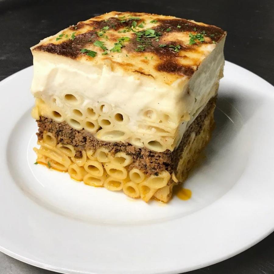 Παραμιλούν οι Αμερικάνοι με το παστίτσιο της Ελληνίδας μάνας: Ο Έλληνας σεφ και η ιστορία της επιτυχίας του