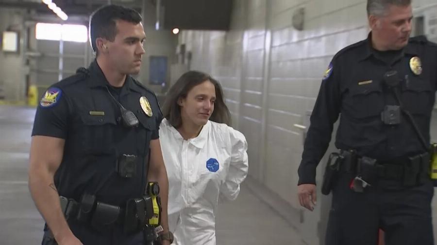 Ούτε οι αστυνομικοί δεν το πίστευαν: Η 22χρονη μητέρα έπνιξε μέχρι θανάτου τα 3 παιδιά της ενώ τραγουδούσε νανουρίσματα