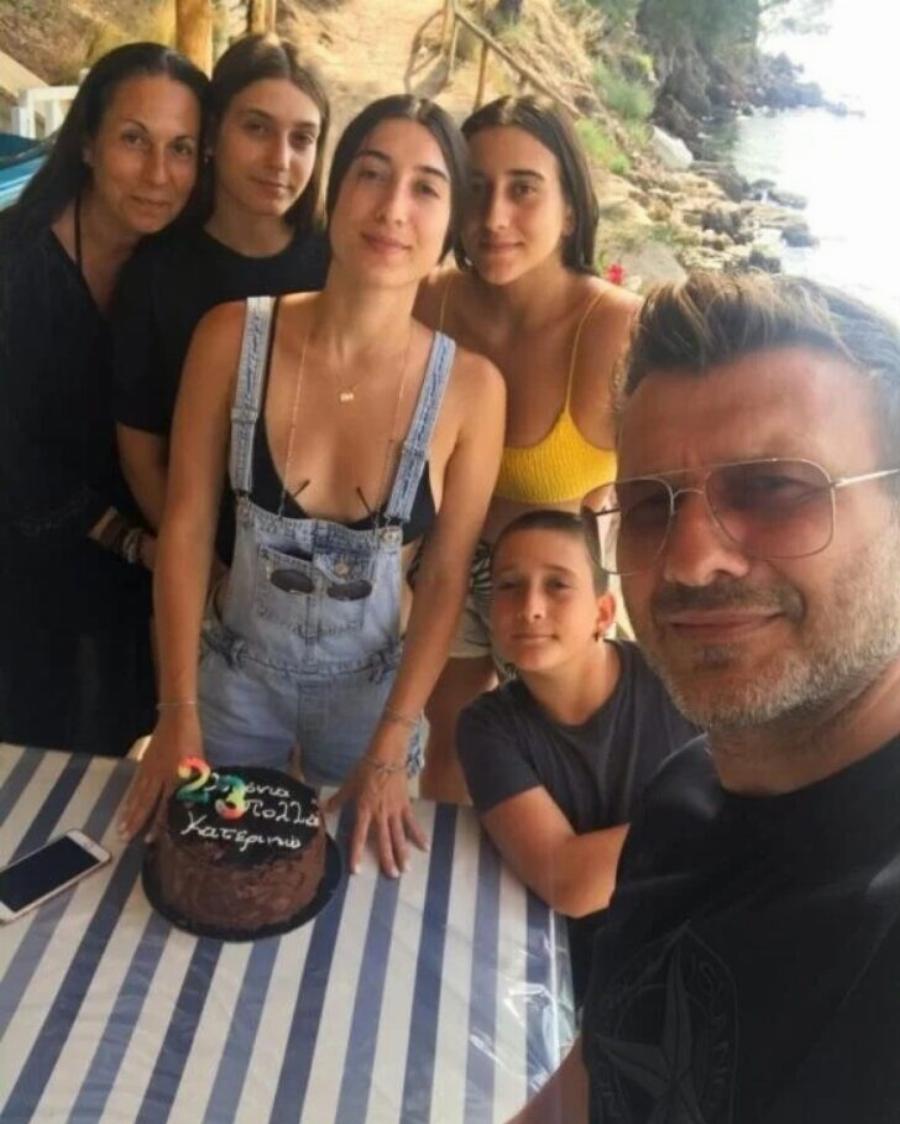 «Βόμβα» από τον Γιάννη Πλούταρχο: «Δεν περιμέναμε ότι θα κάνουμε 5 παιδιά, η εταιρεία μου ήθελε να κρύψω τον γάμο μου»