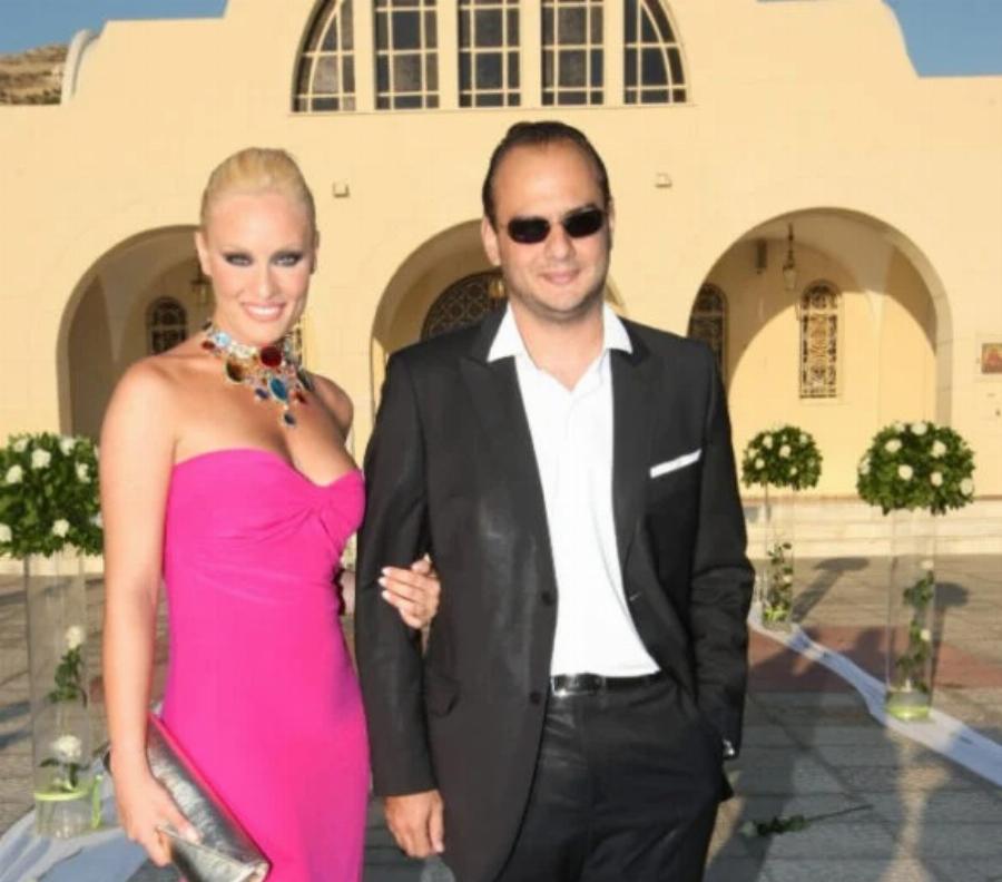 Μοιάζουν σαν δύο σταγόνες νερό: Ο Δημήτρης Μελέτης είναι ο αδελφός της Ελεονώρας και η σπάνια φωτογραφία που αποδεικνύει την ομοιότητα