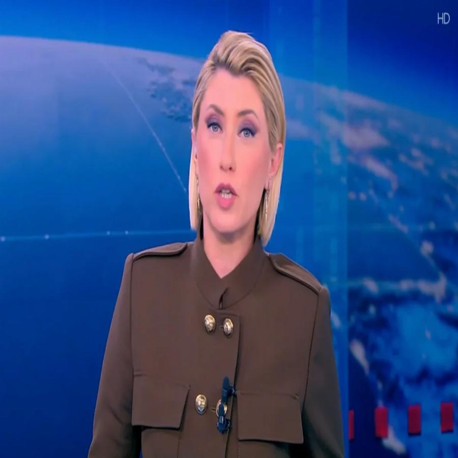 Η Σία Κοσιώνη με «στρατιωτική» στολή: Σούσουρο με την εμφάνισή της στις ειδήσεις– Στήθηκε «Γλέντι» στο Twitter