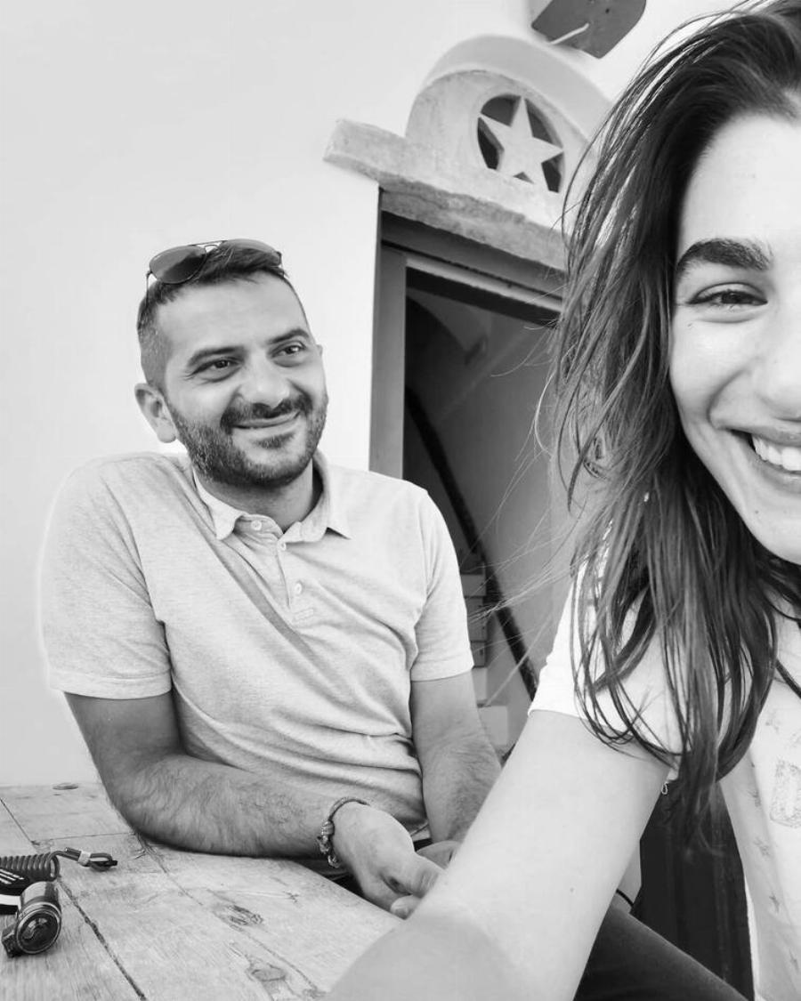 Ο έρωτας χρόνια δεν κοιτά: Η διαφορά ηλικίας του Κουτσόπουλου με τη σύντροφό του και το σχόλιό «Αχ αυτή η νεολαία»