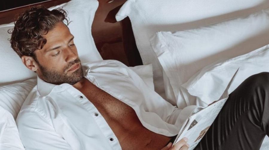 Μοιάζουν σαν δύο σταγόνες νερό: Η τεράστια ομοιότητα του Κωνσταντίνου Αργυρού με τον πατέρα του