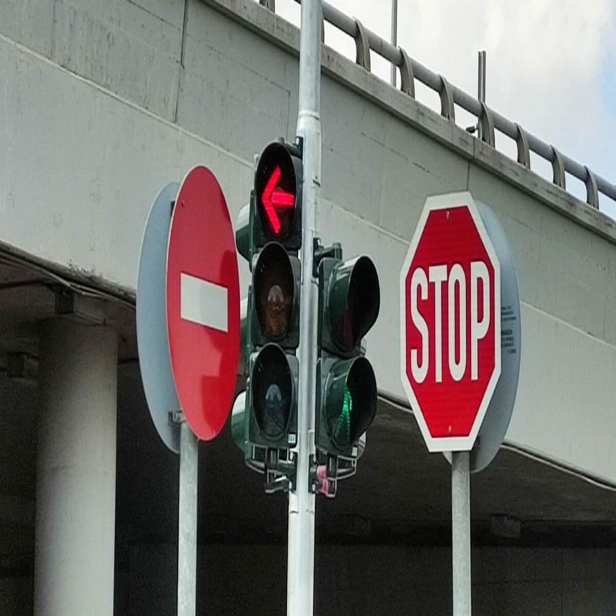 Που έχει τοποθετηθεί το πρώτο «έξυπνο» φανάρι στην Ελλάδα: Σε φωτογραφίζει και σου “στέλνει” τη κλήση μόνο του