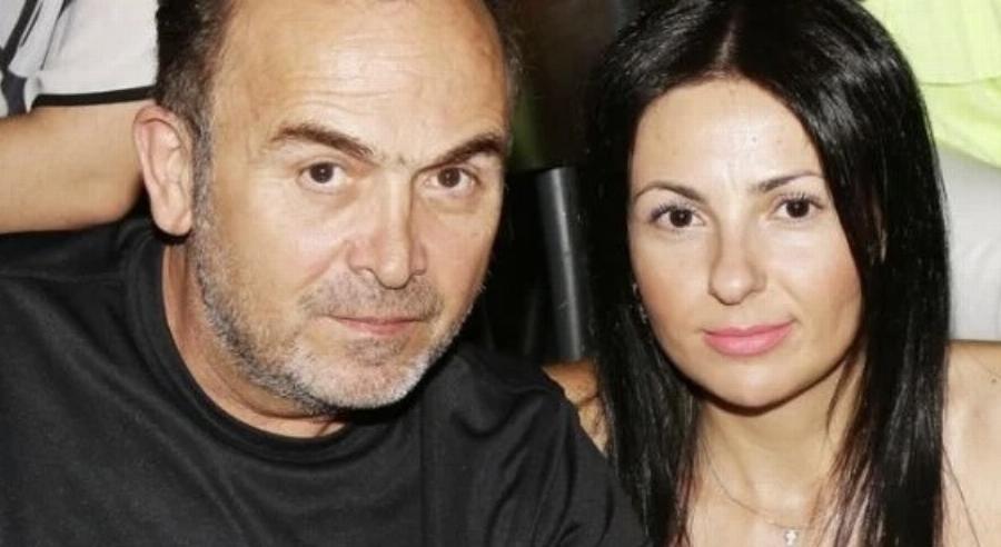 Οχτώ διάσημοι Έλληνες που ερωτεύτηκαν θαυμαστές τους και κατέληξαν στα σκαλιά της εκκλησίας