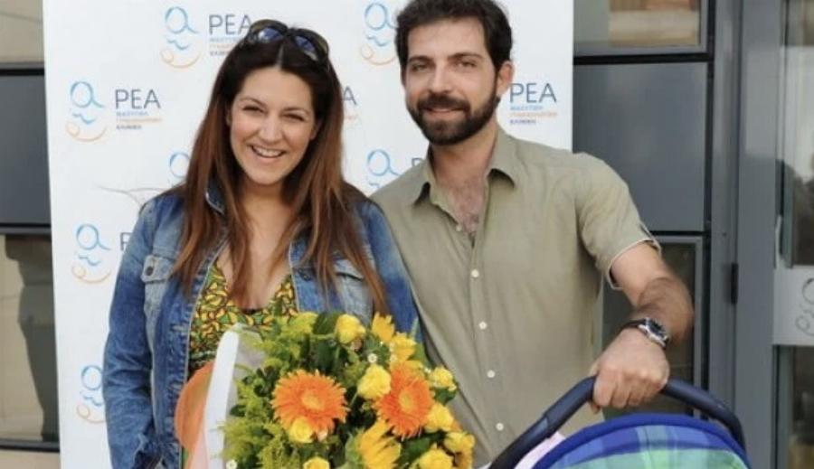 Οχτώ διάσημοι Έλληνες που ερωτεύτηκαν θαυμαστές τους και κατέληξαν στα σκαλιά της εκκλησίας