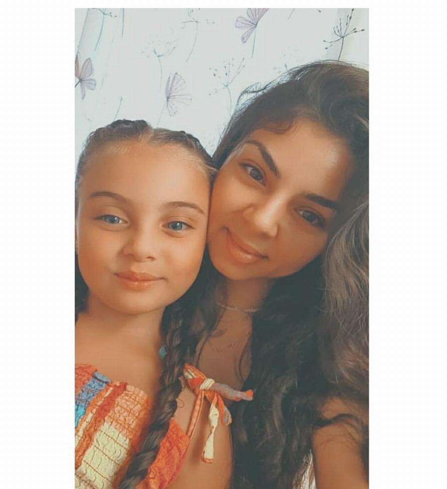 Τη γνωρίσαμε στο «Τατουάζ» και στις «8 λέξεις» – Η Τζουλιάνα Κλεάνθους μεγάλωσε, έγινε 8 ετών και η μαμά της ανέβασε υπέροχες φωτογραφίες της