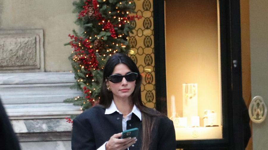 Απλή λιτή και απέριττη: Σούσουρο στο κέντρο της Αθήνας με την εμφάνιση της Ηλιάνας Παπαγεωργίου, όλοι κοιτούσαν τα πόδια της