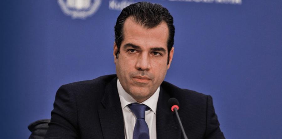 Στην αντεπίθεση ο Θάνος Πλεύρης: Η απάντησή του στην Πάολα που κάπνιζε επιδεικτικά στην πίστα