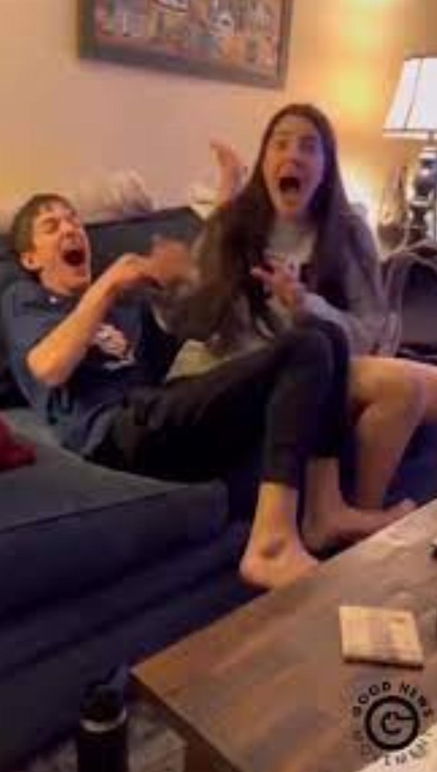 «Λύγισε» το ίντερνετ: Παιδί με εγκεφαλική παράλυση μαθαίνει πως έγινε δεκτό στο Χάρβαρντ και η αντίδρασή του συγκινεί