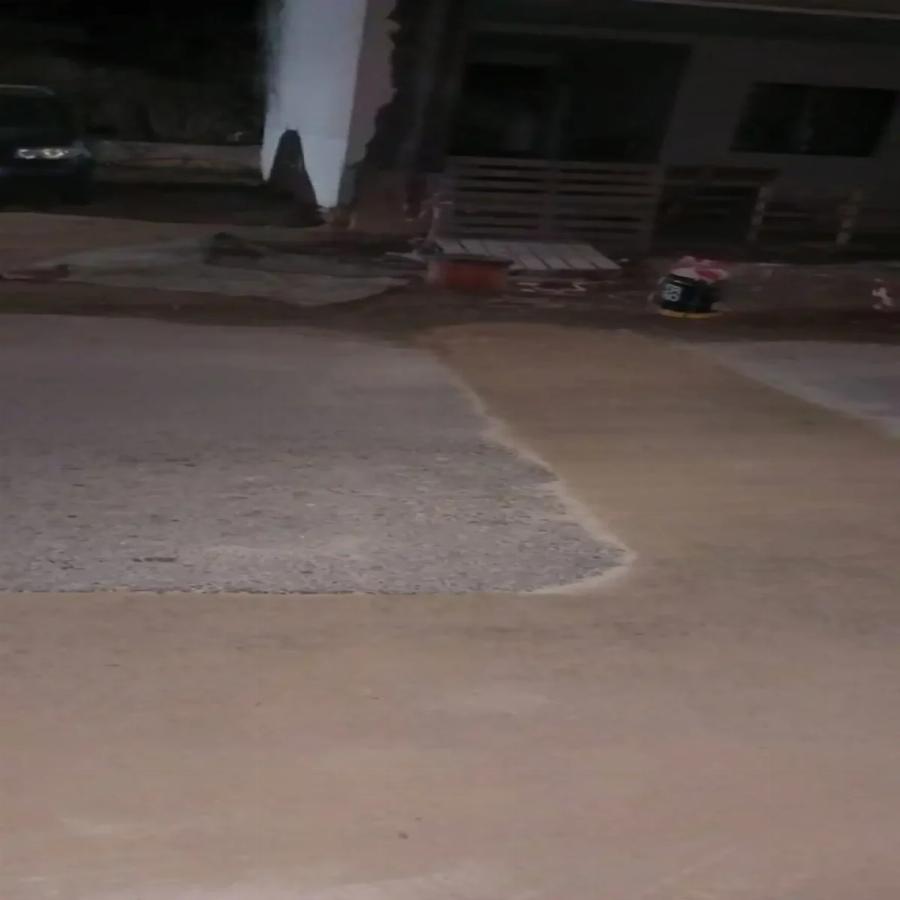 Διαμαρτυρία στην Αλεξανδρούπολη: Σκέπασαν με χαλί τη λακούβα και έγιναν viral σε δευτερόλεπτα