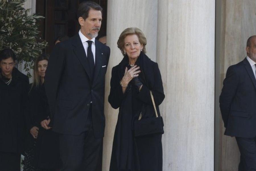 Κηδεία τέως βασιλιά Κωνσταντίνου: Το παρατεταμένο χειροκρότημα στην Άννα Μαρία και το «ευχαριστώ» της στον κόσμο