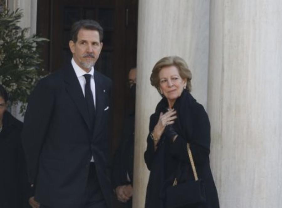 Κηδεία τέως βασιλιά Κωνσταντίνου: Το παρατεταμένο χειροκρότημα στην Άννα Μαρία και το «ευχαριστώ» της στον κόσμο