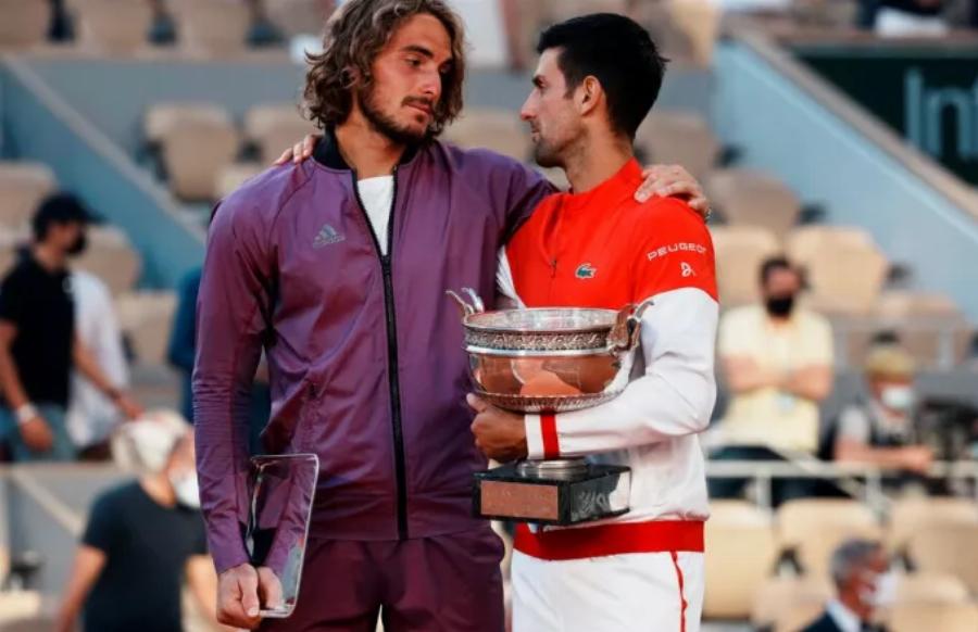 Παραμένει στην πρώτη γραμμή: Δεν ήρθε ακόμα η ώρα για να χάσει ο Τζόκοβιτς, 3-0 σετ τον Τσιτσιπά