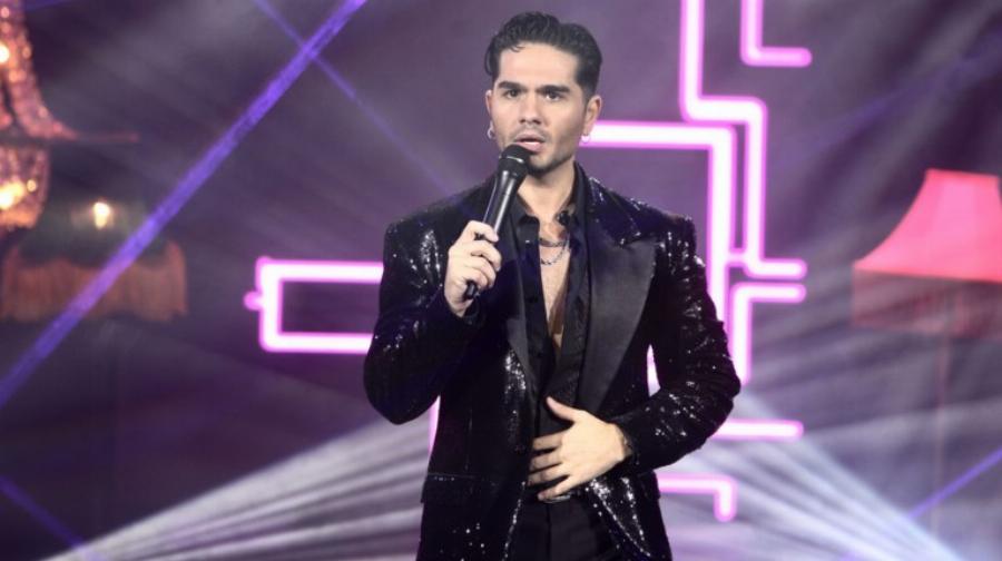 Τέλος στην παρεξήγηση με τον Χρήστο Μάστορα:  Συναντήθηκε με τον θαμώνα του μαγαζιού που τσακώθηκε