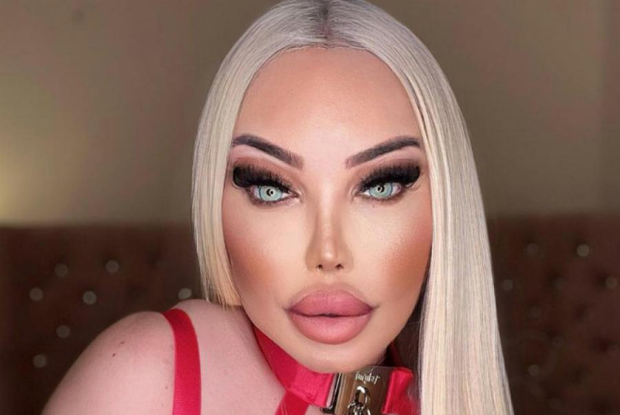 Άντρας έκανε 103 πλαστικές, έγινε γυναίκα, έχασε την όσφρυσή της και σήμερα μοιάζει με κούκλα από ταινία… τρόμου