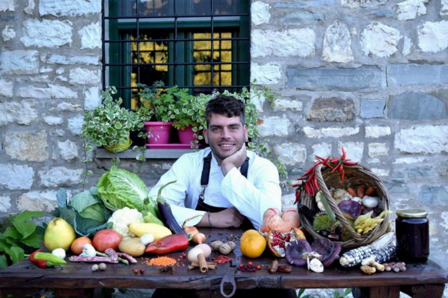 Άλλος άνθρωπος μετά το τέλος του MasterChef: Γοητευτικός και επιχειρηματίας ο Χρήστος Μπάρκας που έγινε viral με το «Κρατς»