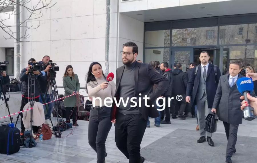 «Βρήκε τα κιλά που έχασε η αθώα»: Νέο γλέντι στο Twitter με τη νέα εικόνα του Μάνου Δασκαλάκη στη δίκη Πισπιρίγκου