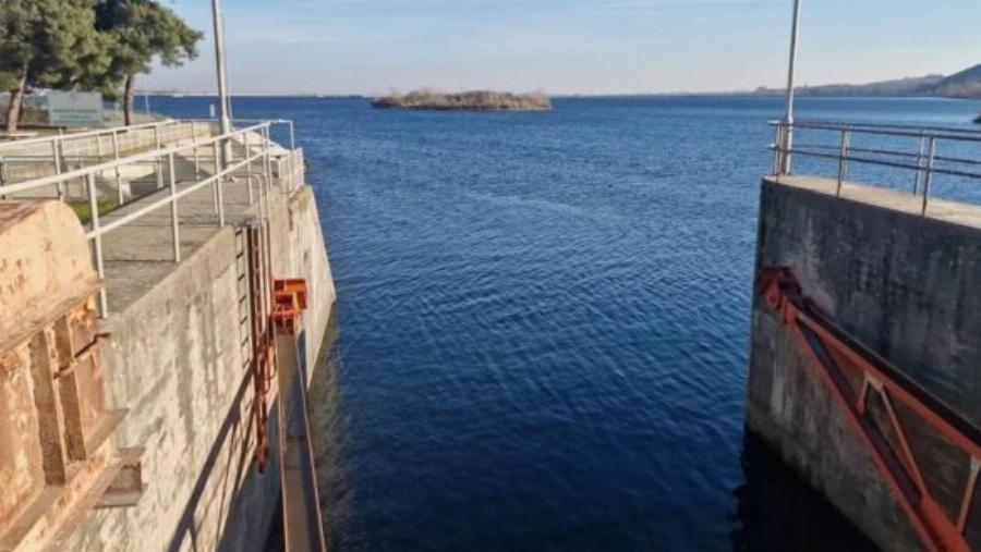 «Δεν το χωράει το μυαλό μου»: Τραγική φιγούρα ο πατέρας του βρέφους που βρέθηκε νεκρό στο φράγμα του Αλιάκμονα