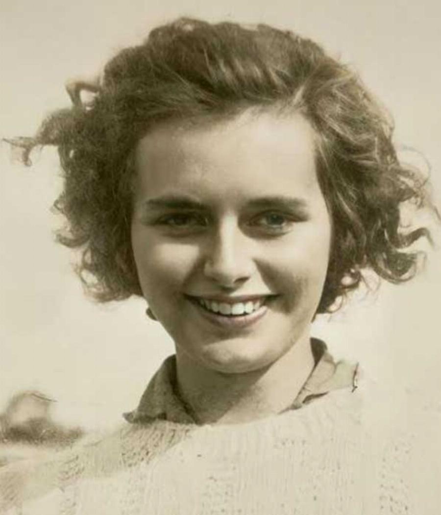 Βούρκωσε το διαδίκτυο: Πιστός σκύλος συντρόφευσε την ιδιοκτήτριά του, μέχρι και την τελευταία της κατοικία