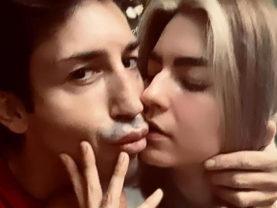 Κωνσταντίνος Εμμανουήλ: Τα ξαναβρήκε με τη σύντροφό του, μετά την καταγγελία για ξυλοδαρμό –  Το φιλί στο δικαστήριο