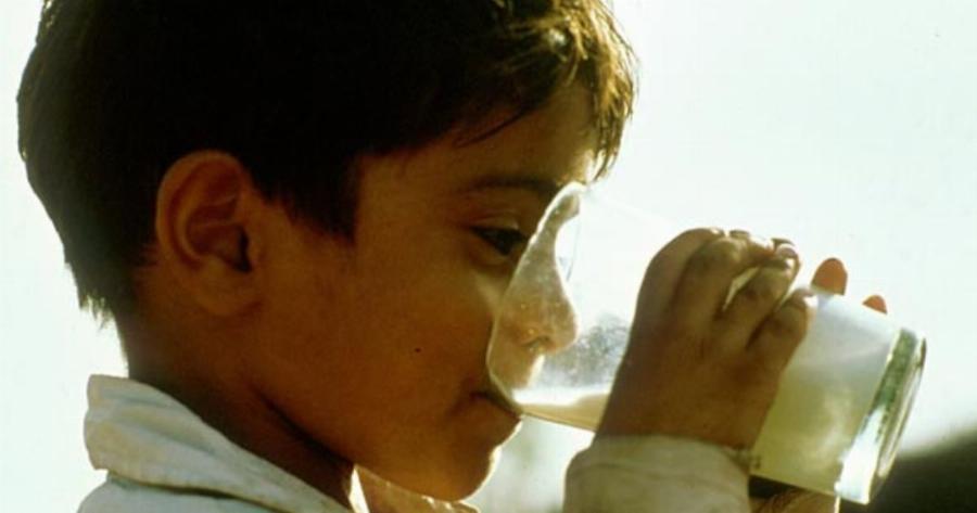 Μας έκανε να δακρύσουμε: Ένα φτωχό παιδάκι χτύπησε μια πόρτα για να ζητήσει φαγητό – Η γυναίκα που άνοιξε του έδωσε πολλά περισσότερα