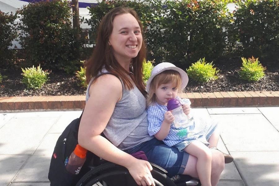 Είδαν τη ζωή τους να αλλάζει: Ένα σοβαρό τροχαίο της στέρησε τα πόδια, αλλά όχι και το όνειρό της να γίνει μητέρα