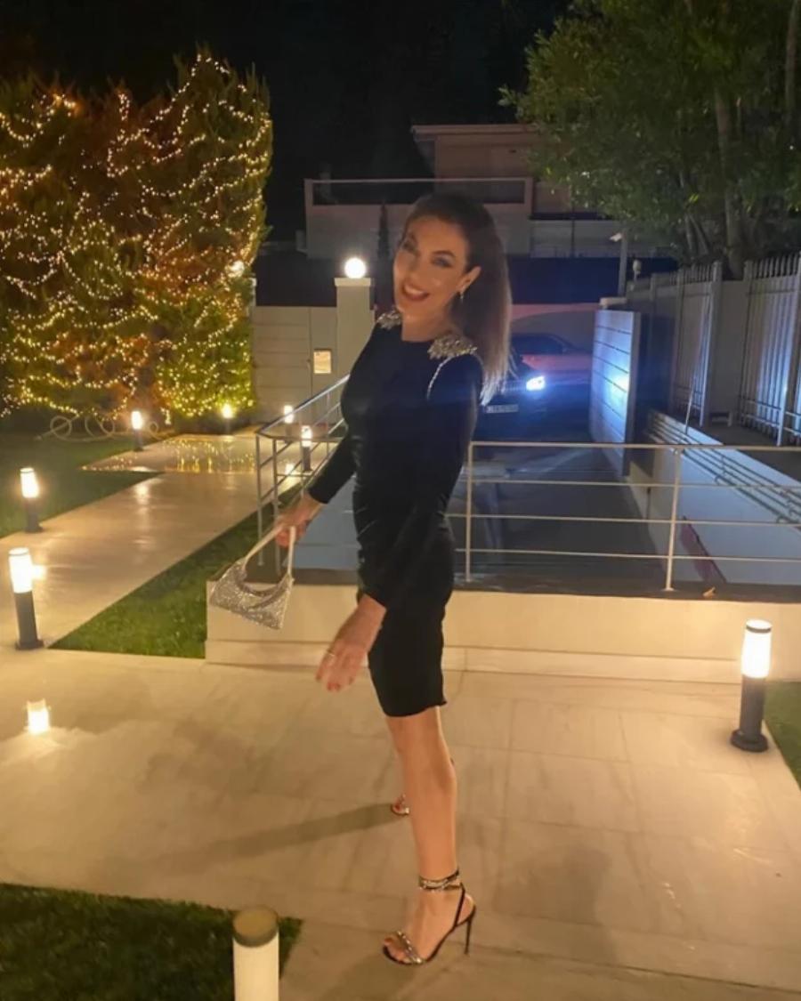 Όλοι μιλάνε για την Λυδία Ευαγγελάτου: Ήρθε από τη Νέα Υόρκη, έκανε ρεβεγιόν και έκλεψε την παραστάση με την ομορφιά της