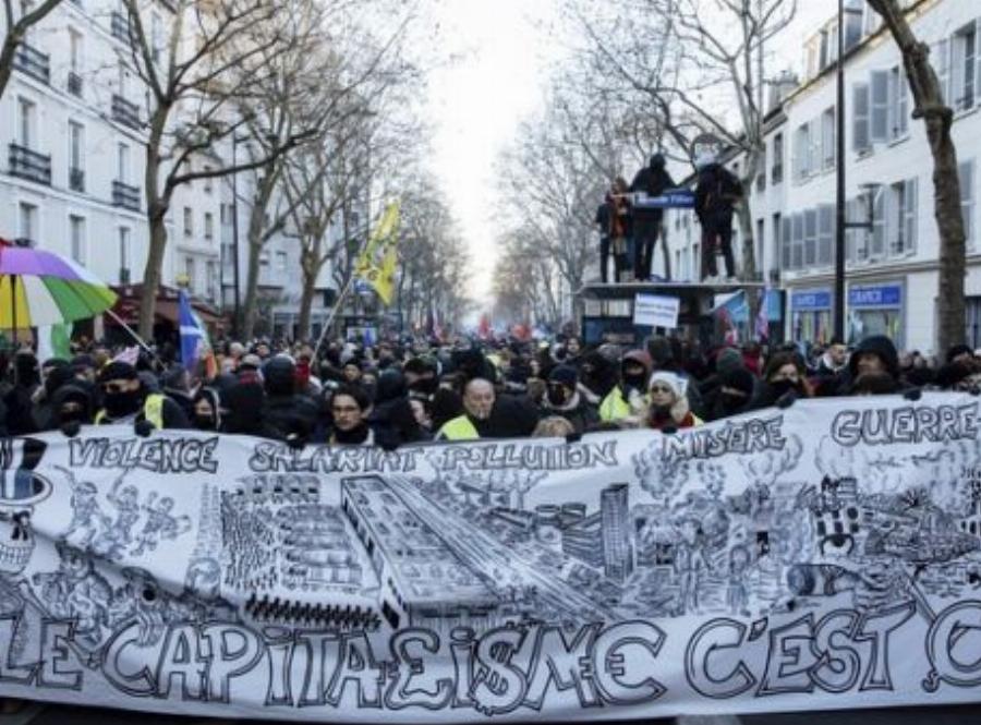 Άκης Τσελέντης για τις διαδηλώσεις στη Γαλλία: «Εδώ ΜουτσινάδοΚοκλώνιδες μας κοιμίζουν κανονικά»