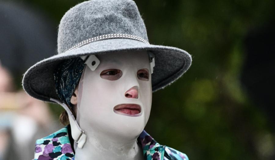 «Έτσι «τυπώνουν» το πρόσωπο μου»: Η Ιωάννα Παλιοσπύρου μας δείχνει για πρώτη φορά πως κάνουν το καλούπι για τις μάσκες της